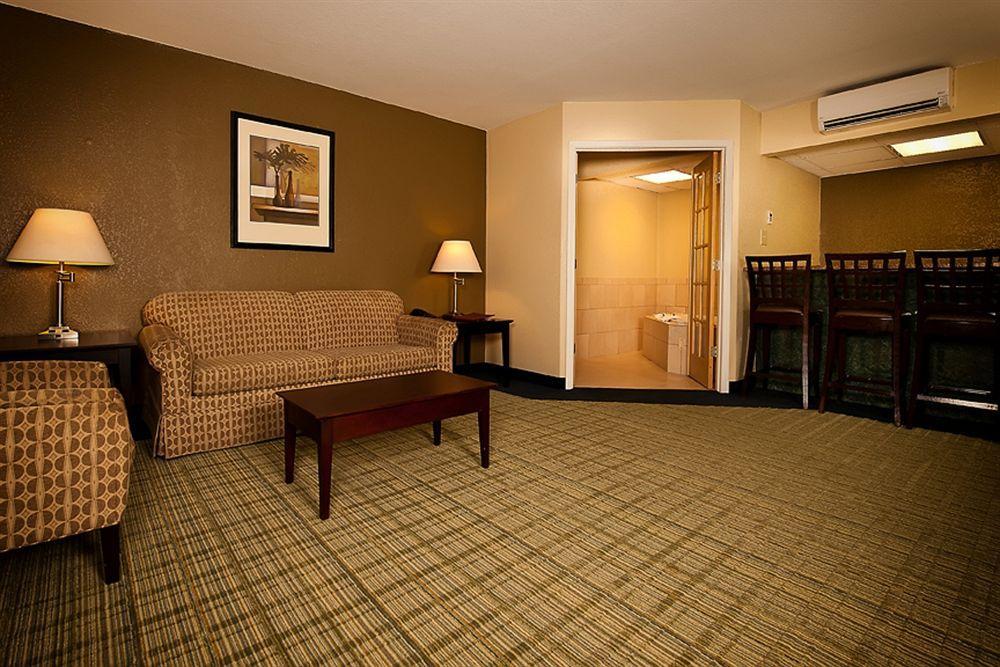 Grand Texan Hotel And Convention Center Midland Exterior photo